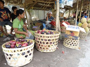 En d'autres lieux (ici à Lombok, Indonésie), mangoustan rime avec abondance…